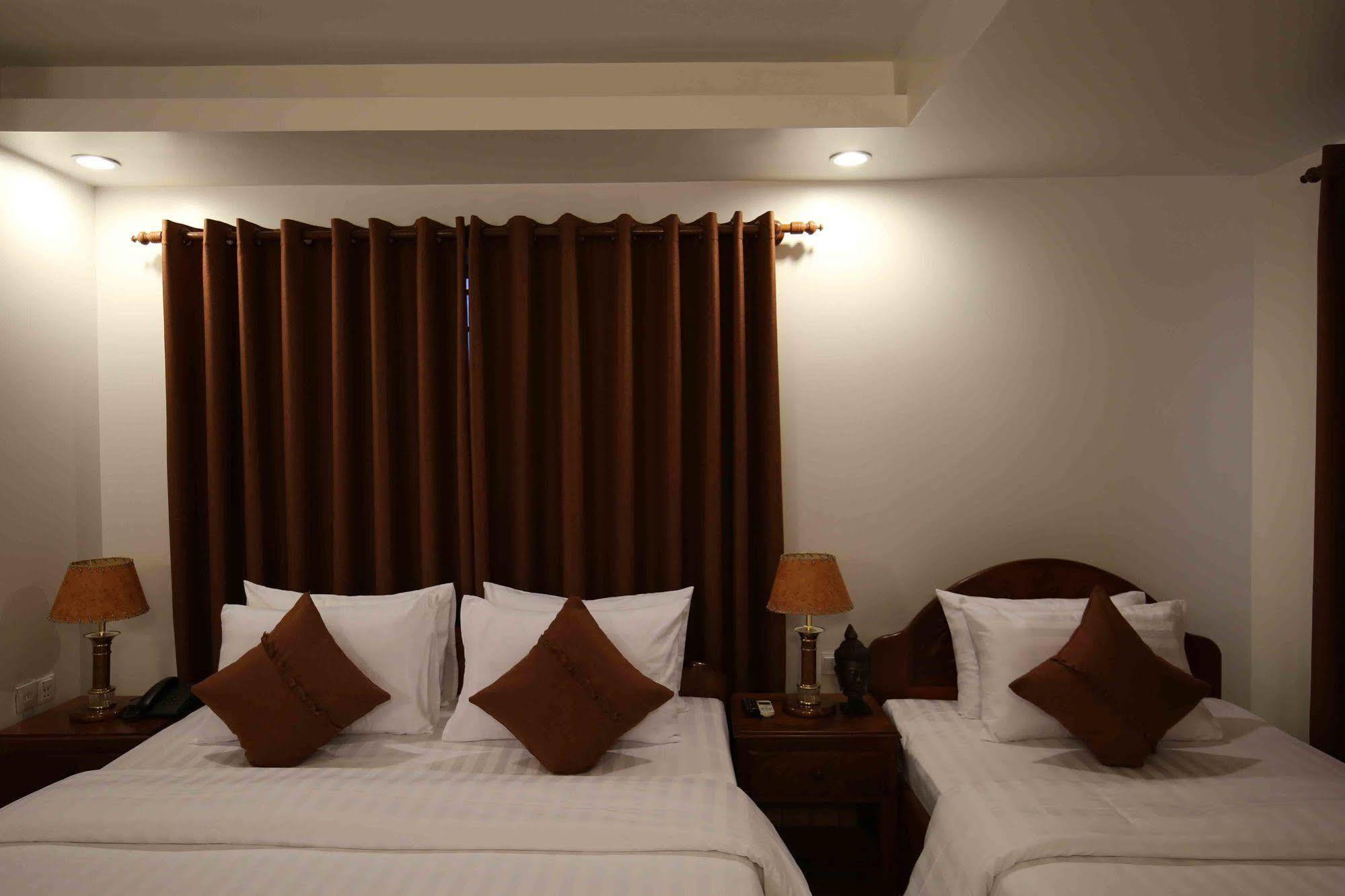 Holy Angkor Hotel Сиемрип Экстерьер фото